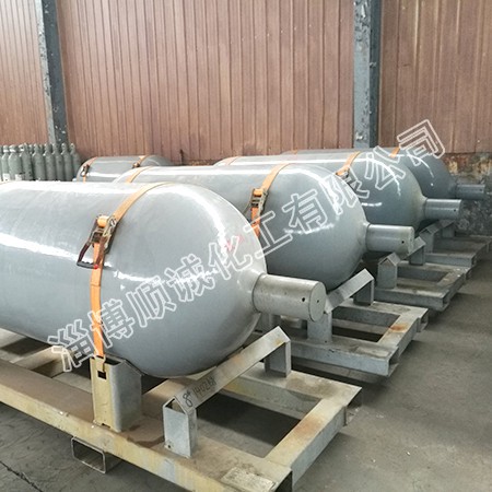 Electronic grade hydrogen chloride gas
